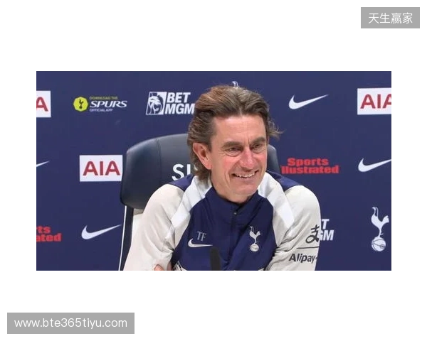 弗兰克:水晶宫体系和曼联相似?不同的球队不能拿来相提并论 弗兰克:水晶宫体系和曼联相似?不同的球队不能拿来相提并论